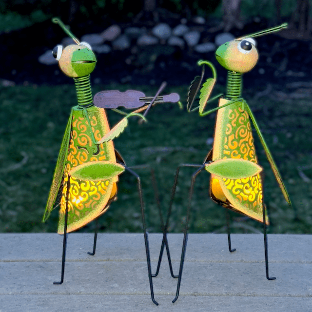 Signature HomeStyles Garden Decor- Solar Solar Metal Praying Mantis