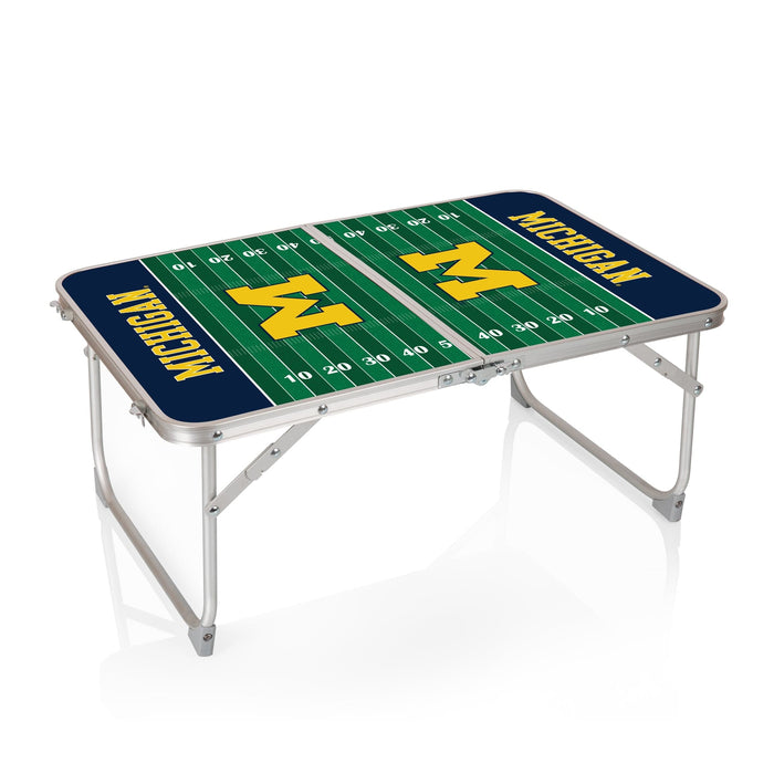 Signature HomeStyles Portable Tables University of Michigan NCAA Concert Table