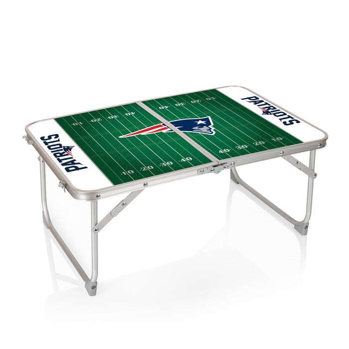 Signature HomeStyles Portable Tables New England Patriots NFL Mini Portable Table